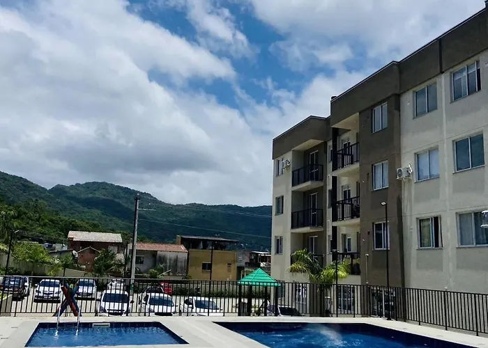 Temporada Norte Da Ilha, Ao Lado Dos Ingleses
